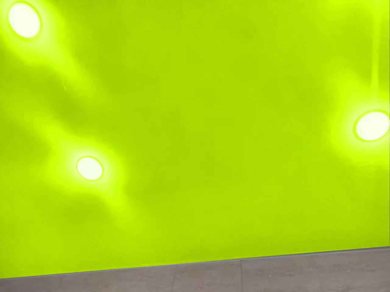 Желтый натяжной потолок